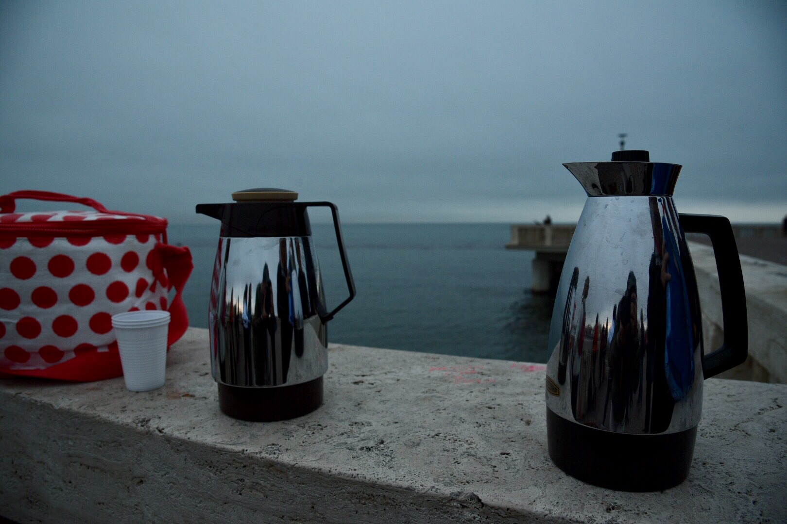 Colazione allalba sul pontile di Ostia